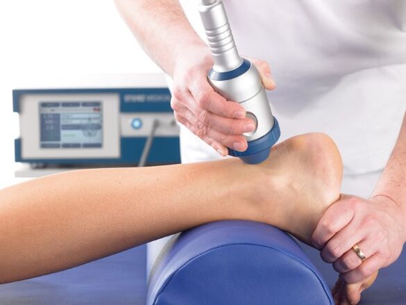 A fisioterapia pode ajudar a aliviar a dor nas articulações das pernas após uma lesão.